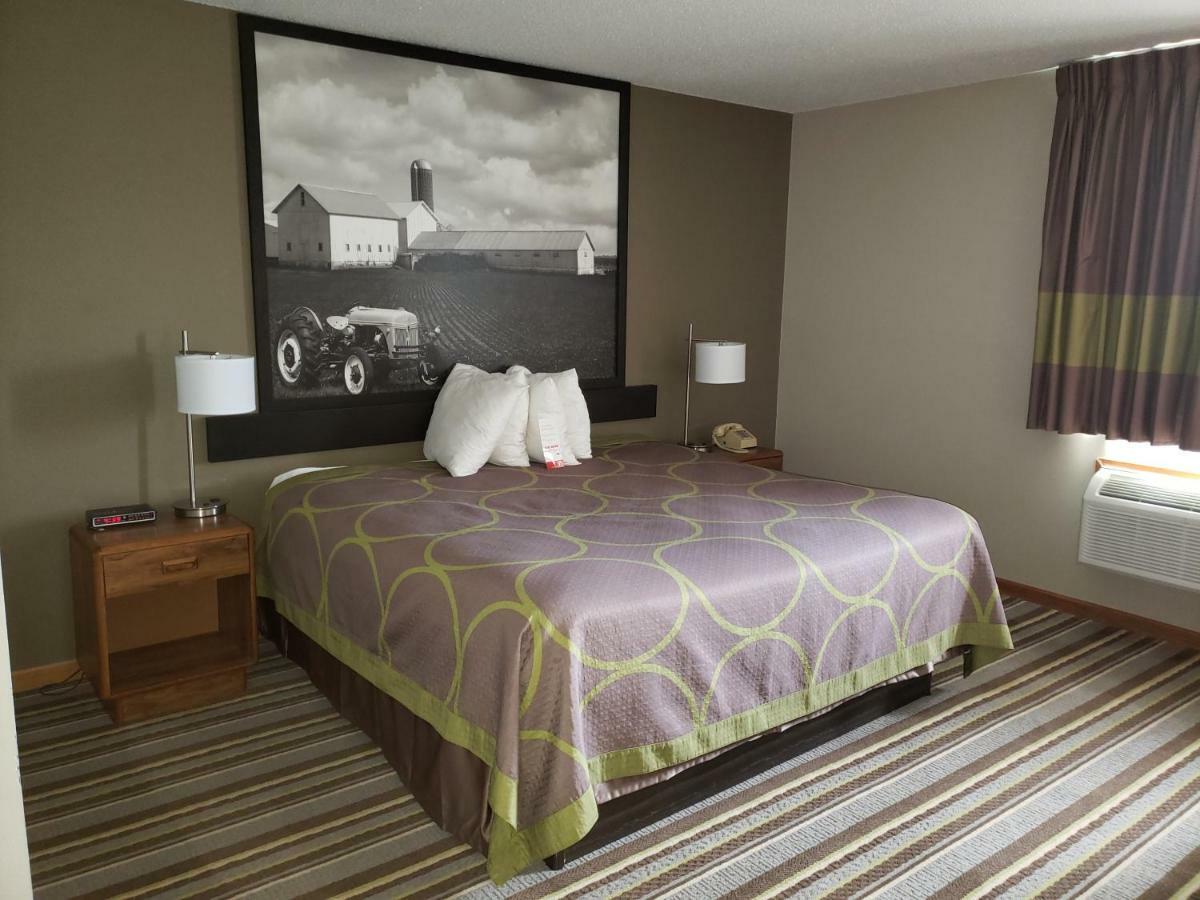 Super 8 By Wyndham Hotel